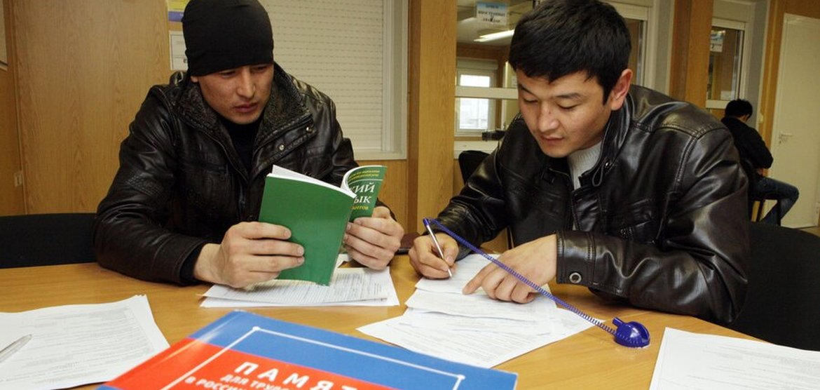 Легализация иностранцев в России