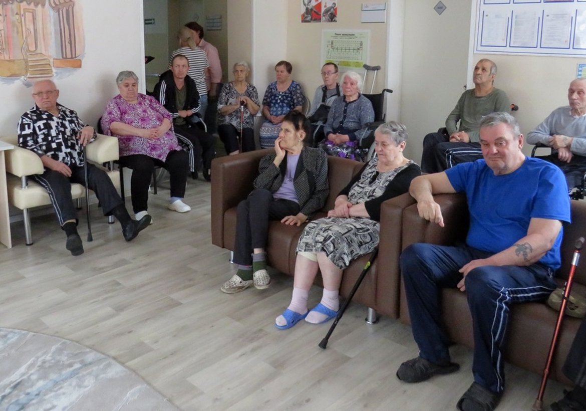 Полиция Канска провела инструктаж по безопасности для жителей пансионата «Кедр»