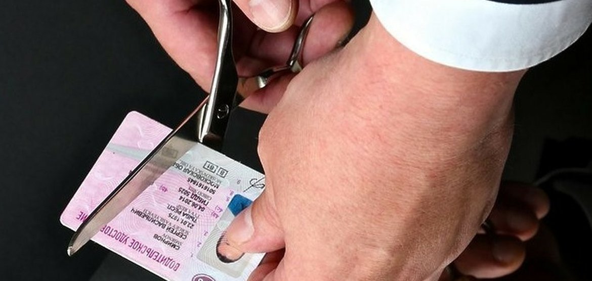 ГИБДД задержала водителя в Канске за неоднократное управление автомобилем без прав